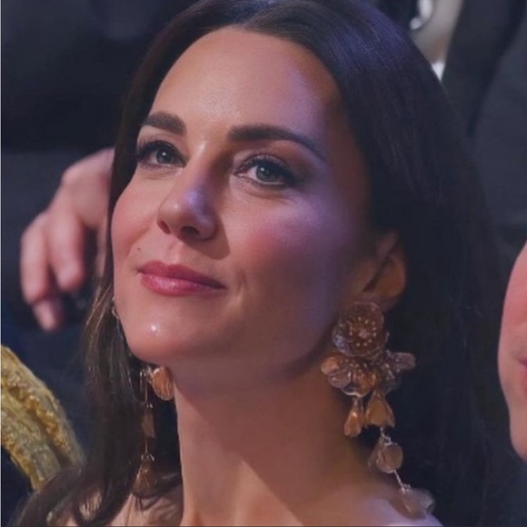 Zara Fashion Kate Middleton Flowers Floral Cascade Drop Statement Earrings - Picture 11 of 16